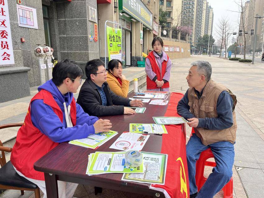 滨湖社区开展“3.15国际消费者权益保护日”普法宣传暨“社工周”宣传活动.docx